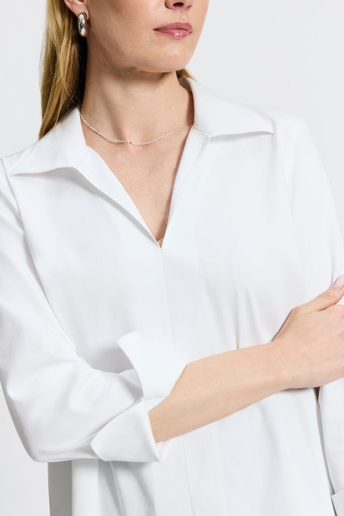 Wing collar and v-neckline of the Agnes long sleeve shirt #color_white