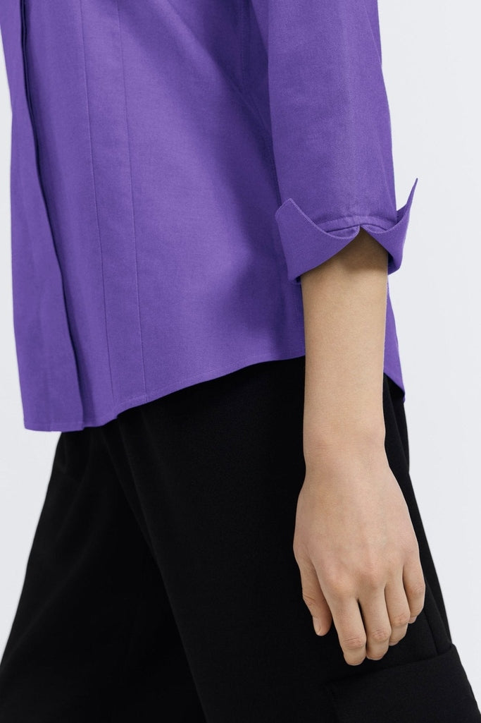 Close-up of the 3/4 sleeve on the Taylor pinpoint shirt in #color_royal purple
