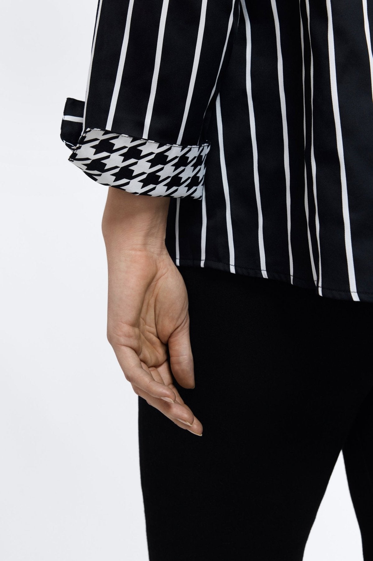 #color_black & white