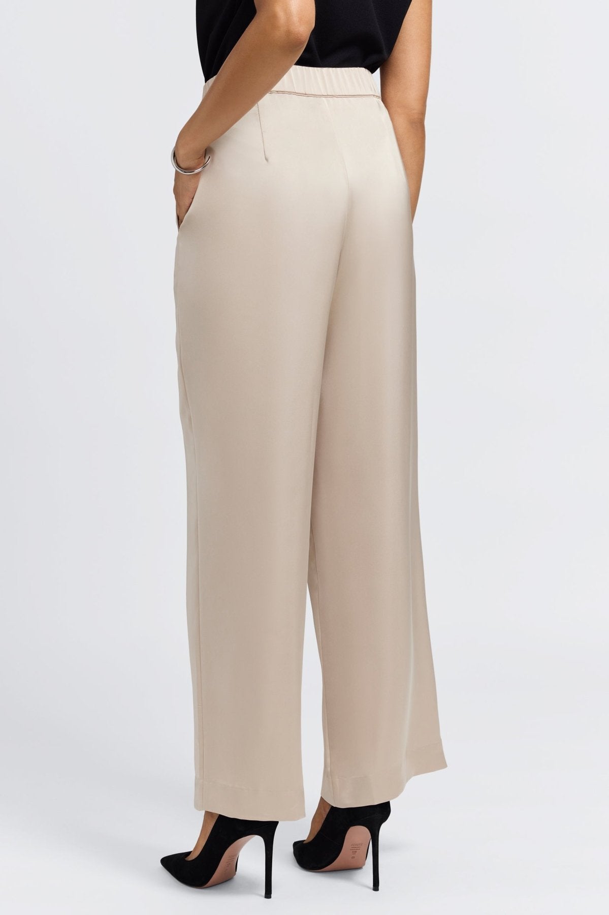 Hostess Beyond Silk Pull on Pant