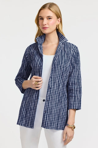 Front view of model wearing the crinkle shirt jacket with the ruffled neck standing up and unbuttoned #color_Navy/White