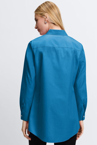 Back view of a woman wearing the Cici No Iron Pinpoint Long Sleeve Tunic #color_teal