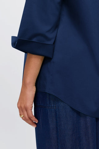 Close-up of the 3/4 sleeve on the Therese popover shirt in navy