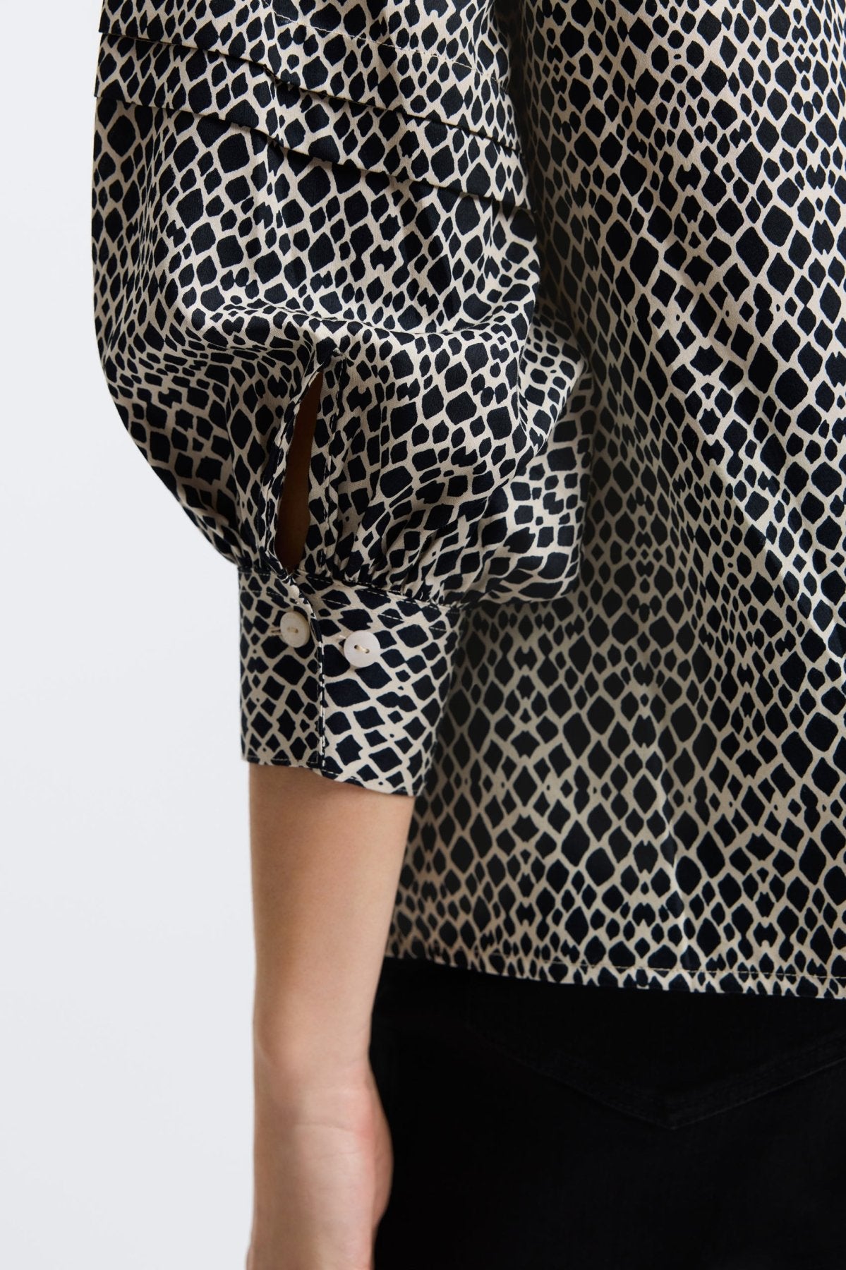 Frankie Abstract Snakeskin 3/4 Sleeve Popover Shirt
