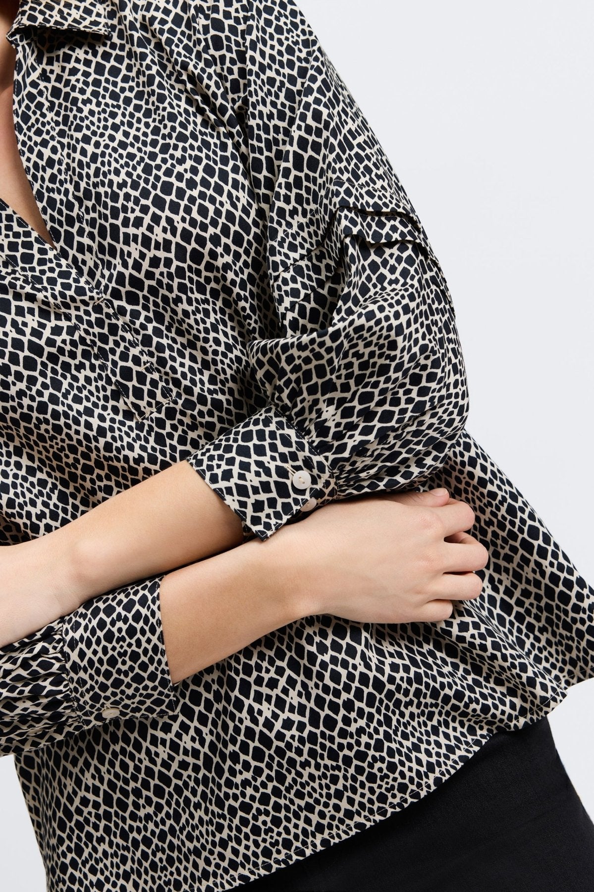 Frankie Abstract Snakeskin 3/4 Sleeve Popover Shirt