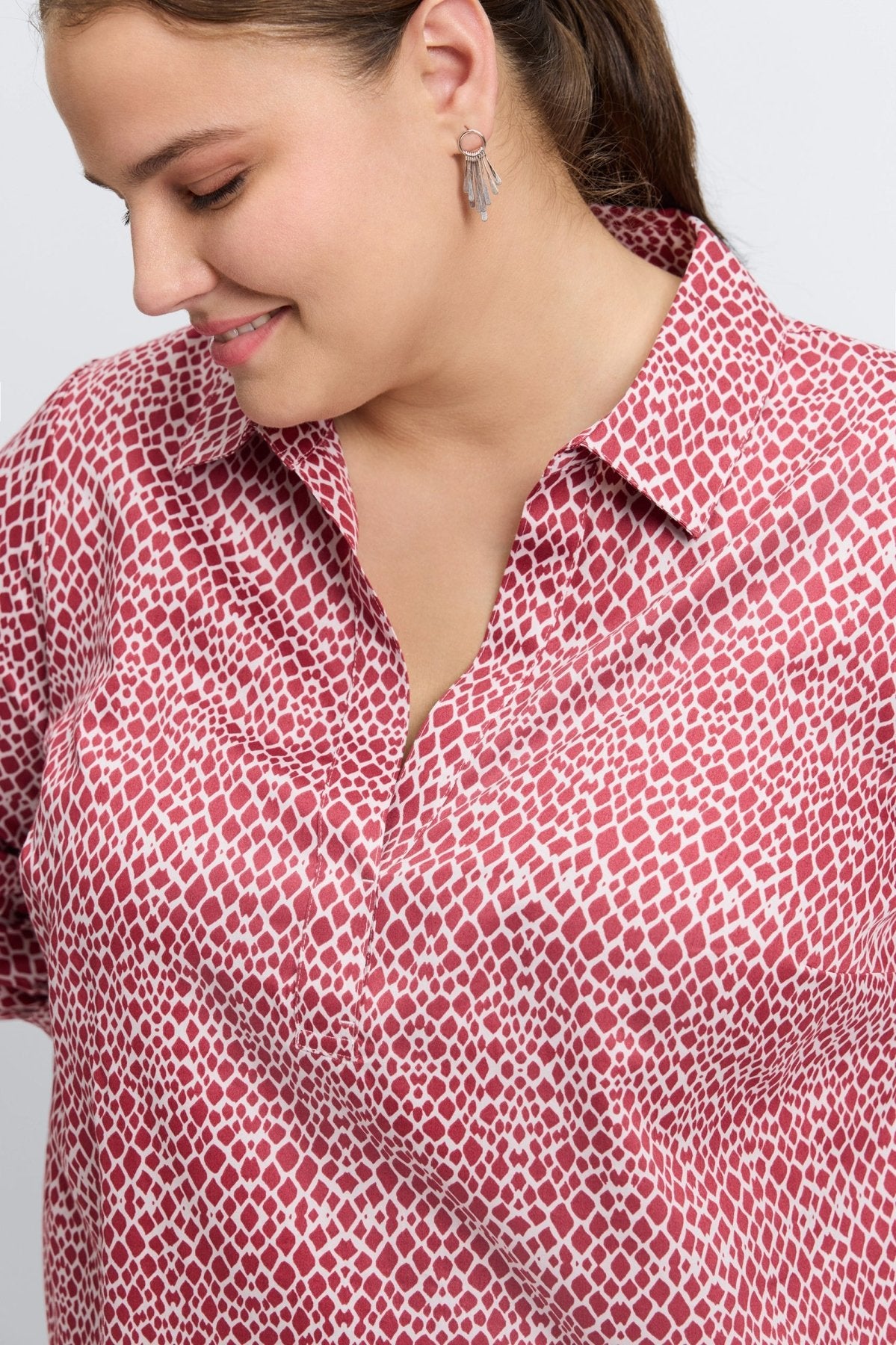 #color_Ruby Red Abstract Snakeskin