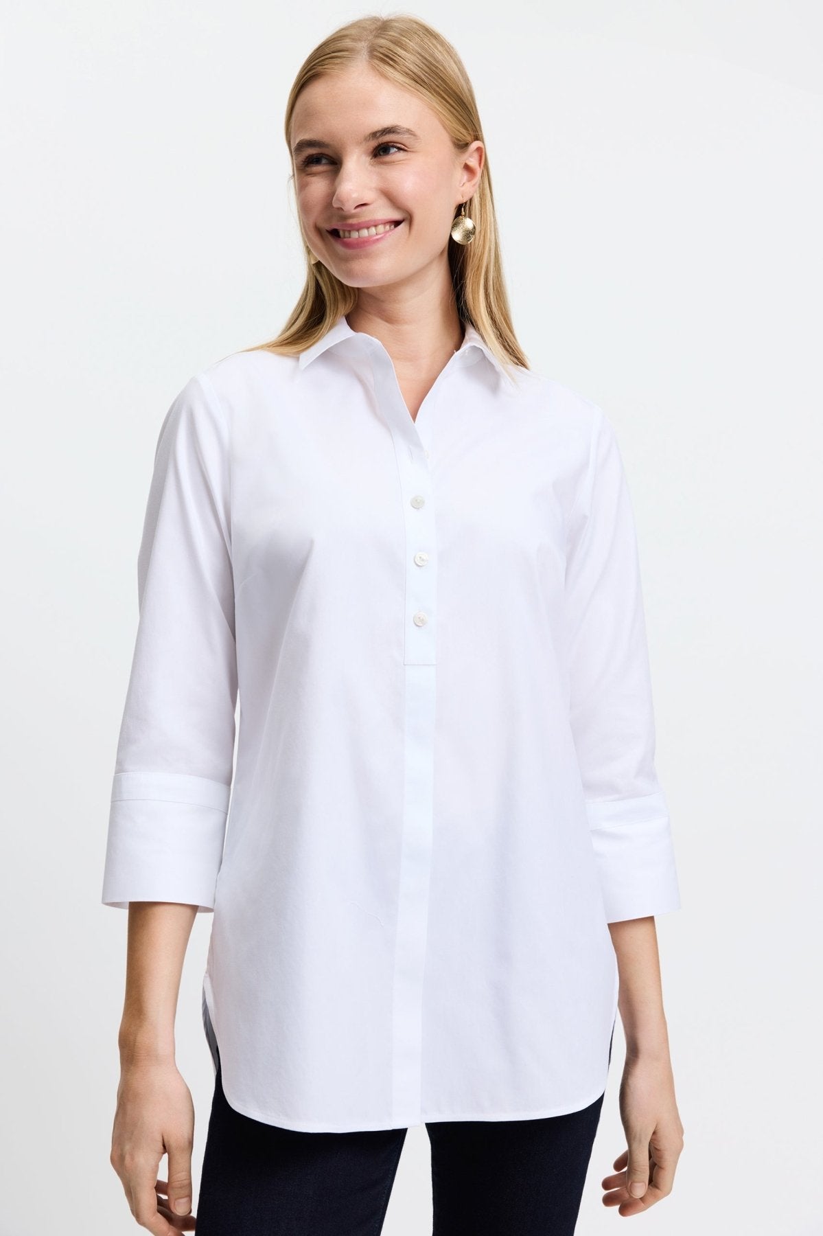 Chic and timeless, this white Foxcroft shirt features no-iron material and a flattering silhouette.