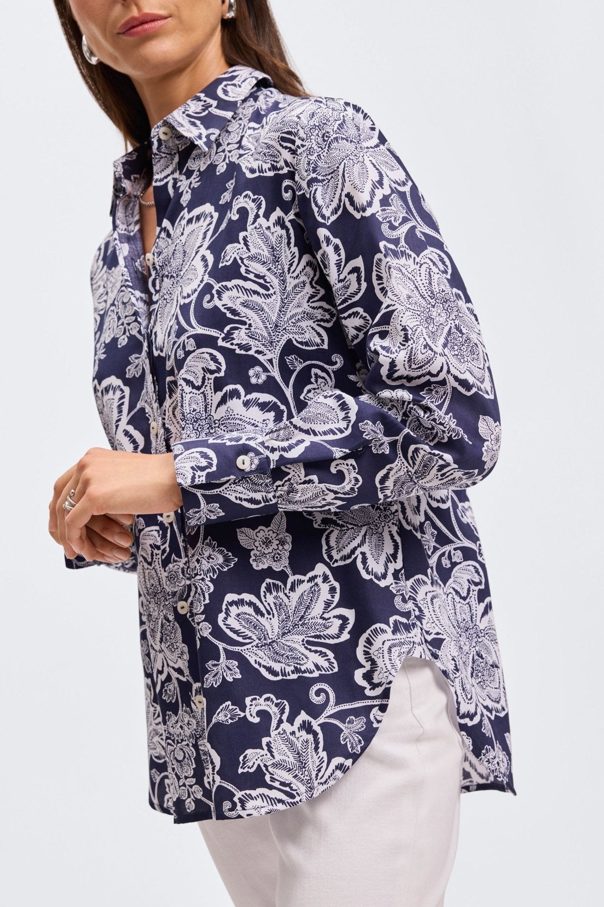 #color_navy/white woodblock floral