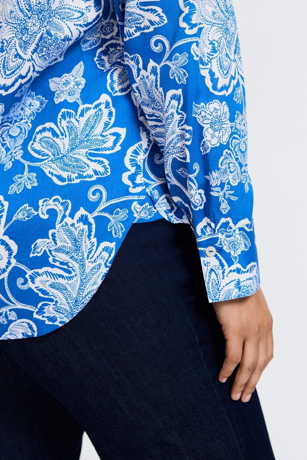 #color_cobalt blue/white woodblock floral