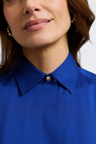 Close up view of oversized pearl buttoned collar of the Pearl Stretch Matte Sateen Long Sleeve Shirt #color_blue topaz