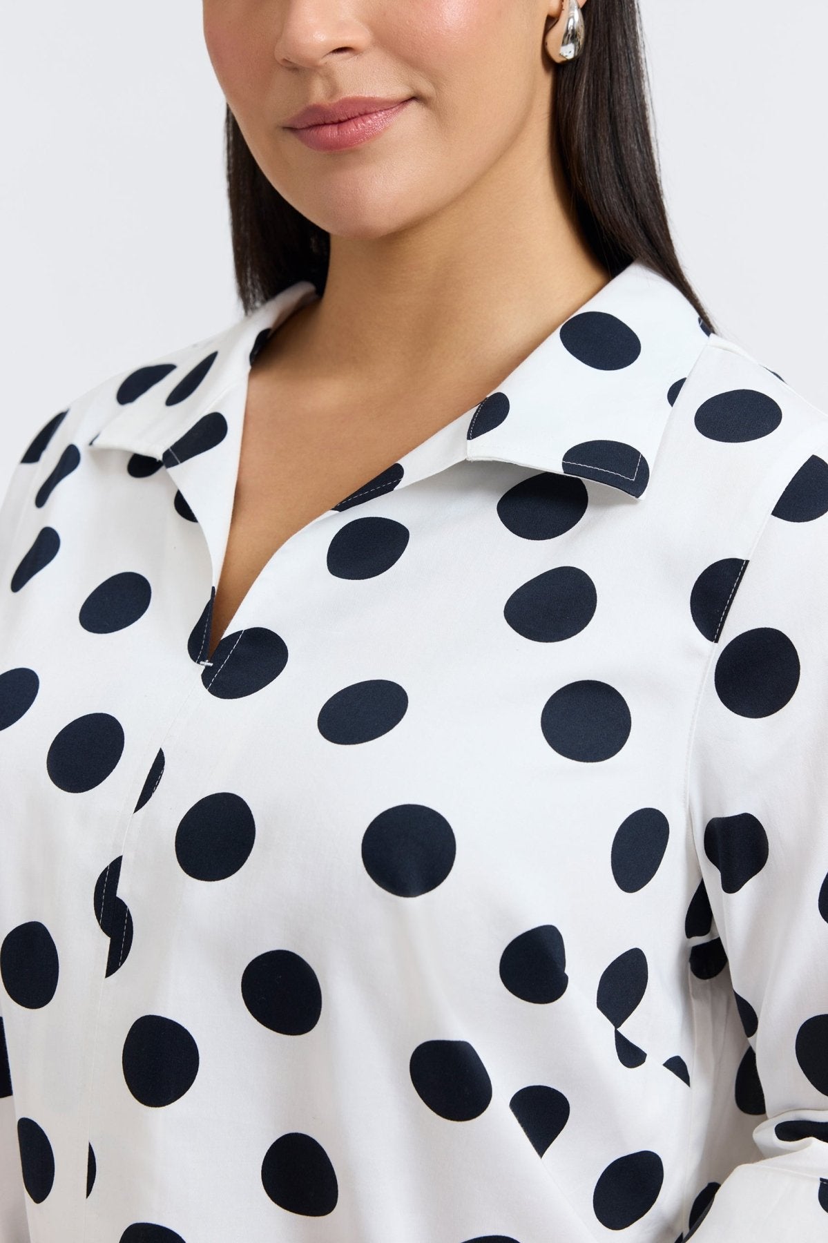 #color_white and black dot