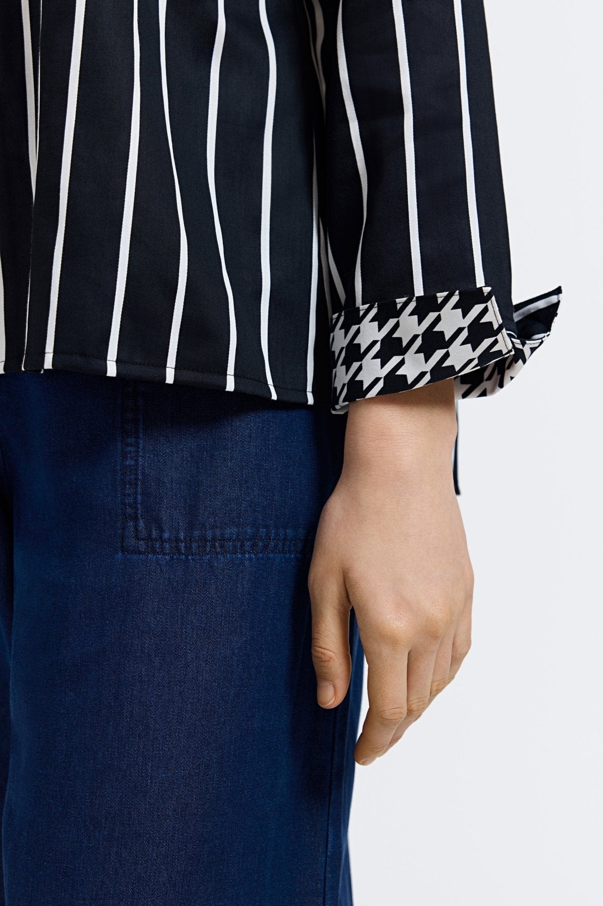 #color_black & white 