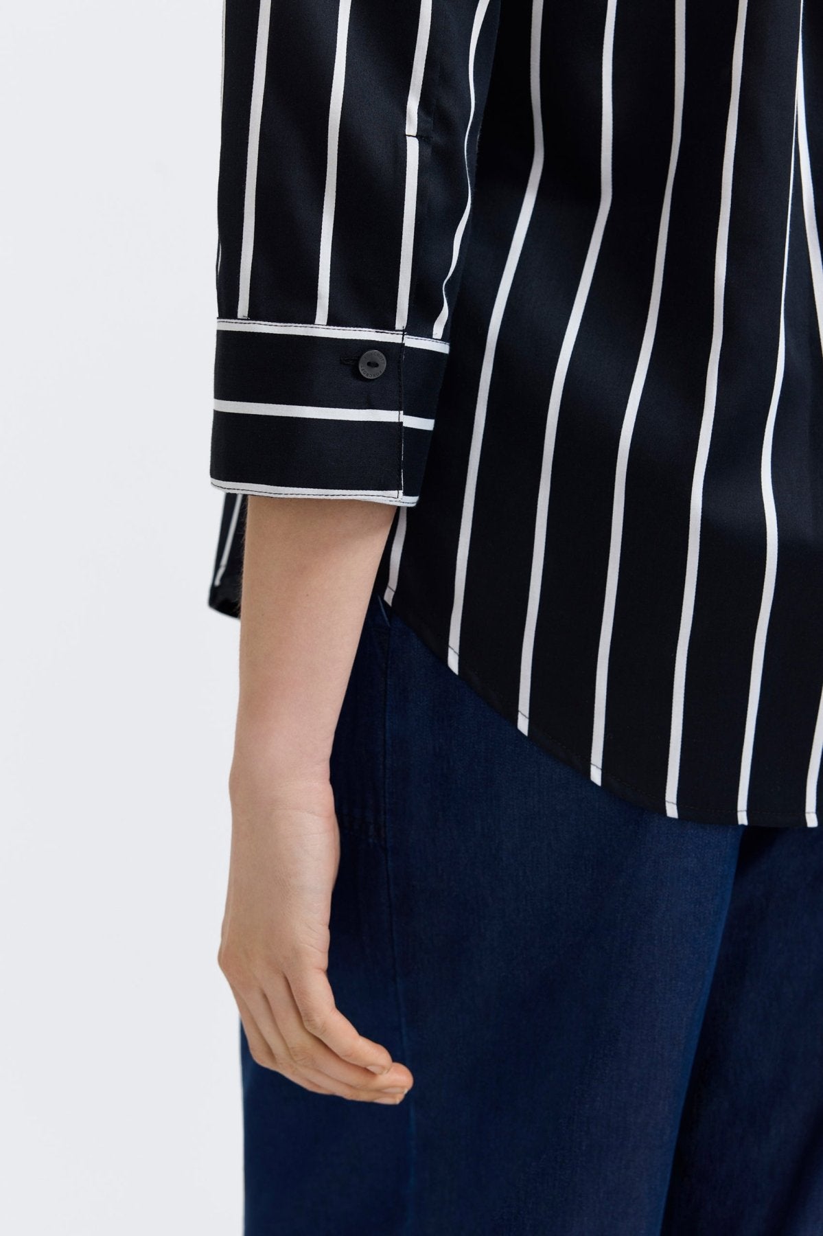 #color_black & white