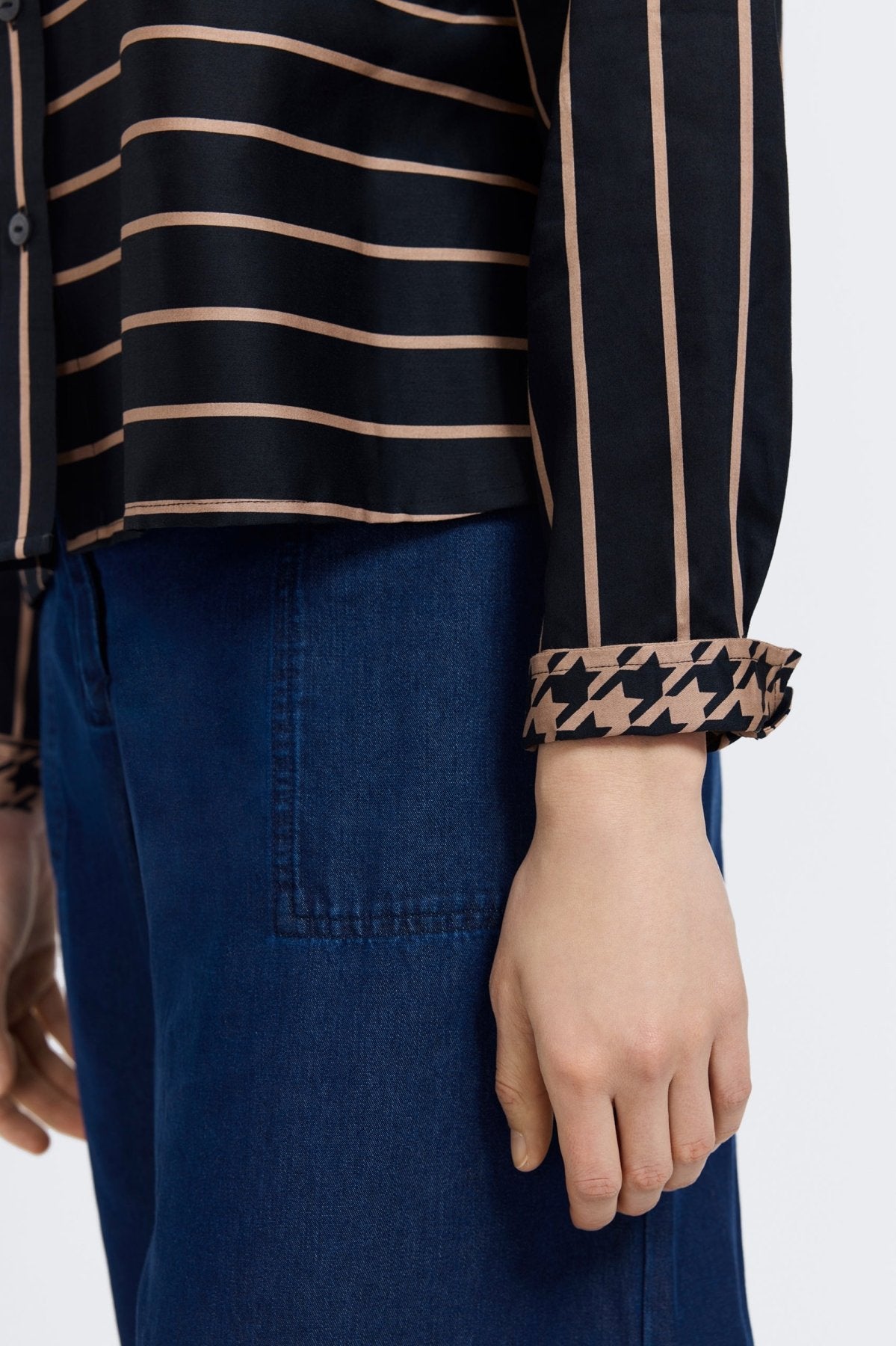 #color_black & almond