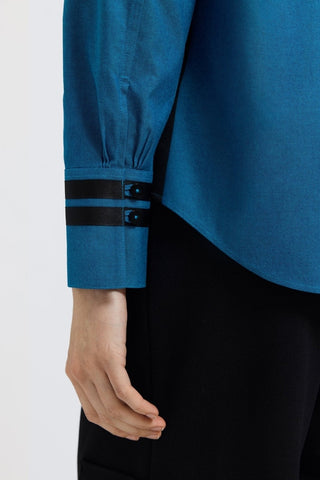 Close up on the cuff of the Brooke No Iron Pinpoint Long Sleeve Shirt #color_teal 