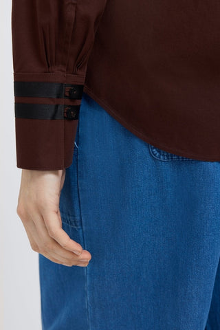 Close up view of the cuff of the  Brooke No Iron Pinpoint Long Sleeve Shirt #color_chicory coffee
