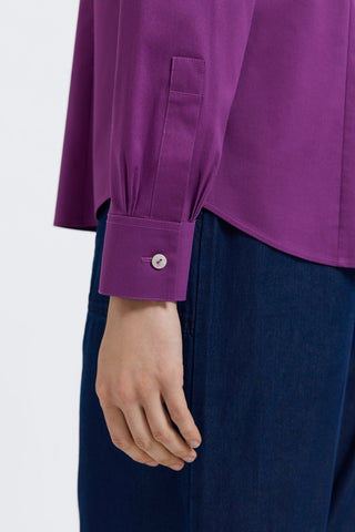 Close up angled side view of the sleeve and buttoned cuff on the June No Iron Stretch Long Sleeve Shirt #color_fig