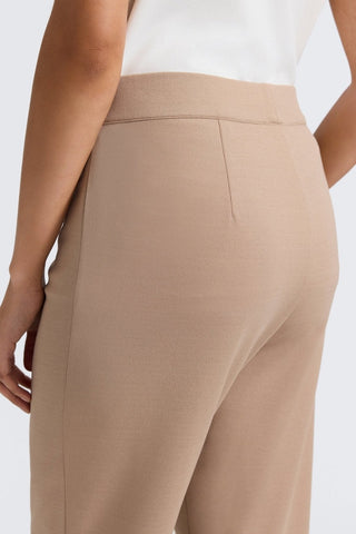 Close up on one of the darts on the waist band on the back of the pants #color_khaki