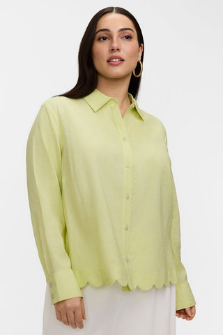 Front view of model wearing the Scarlett Plus Solid Linen Blend Long Sleeve Shirt
with her hands at her side 