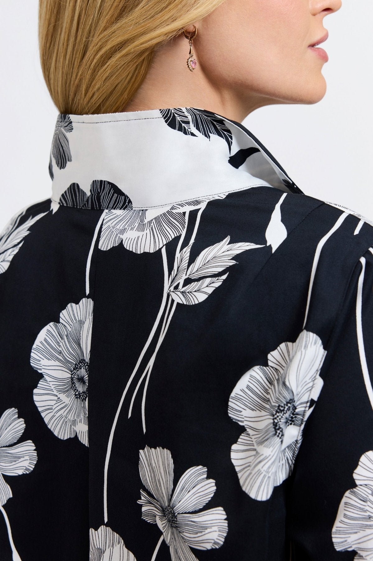 #color_dark black poppy