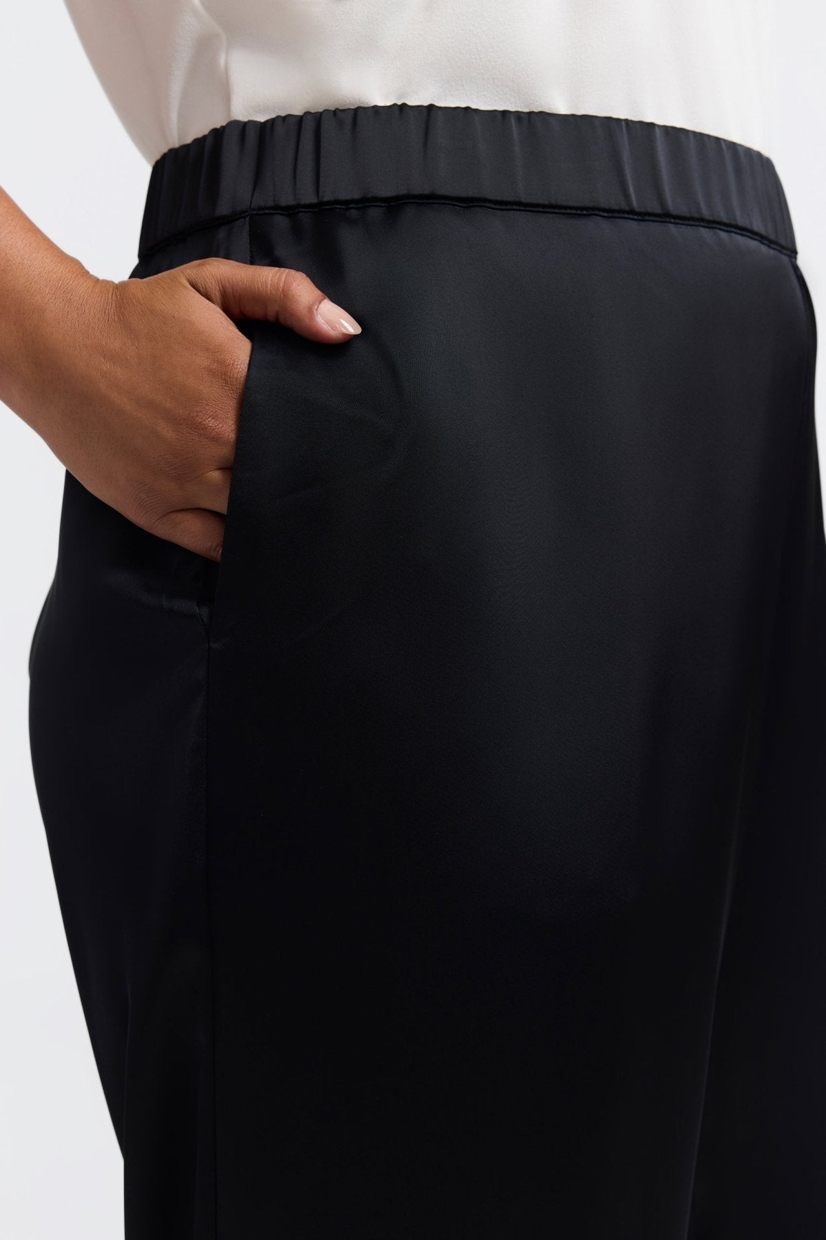 Hostess Plus Beyond Silk Pull on Pant