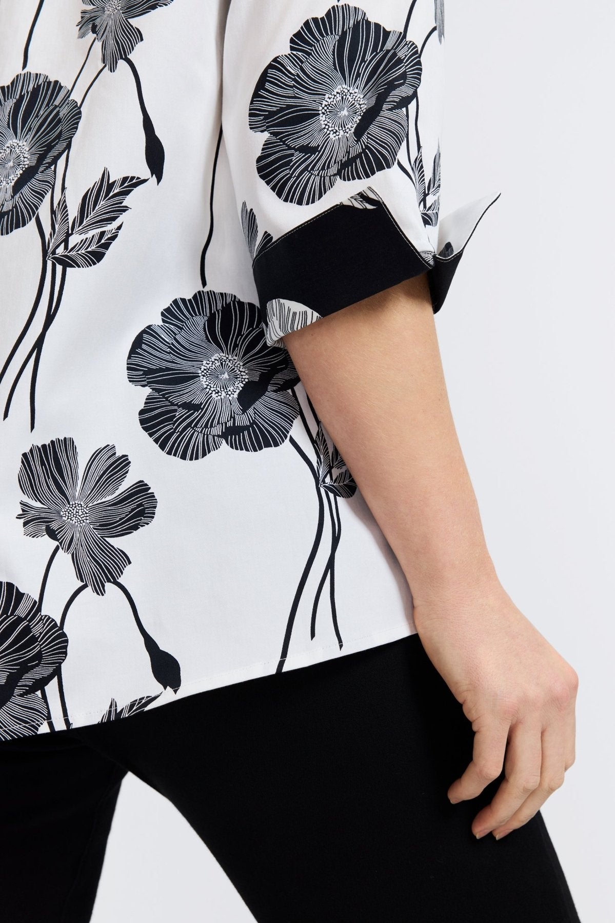 #color_light black poppy