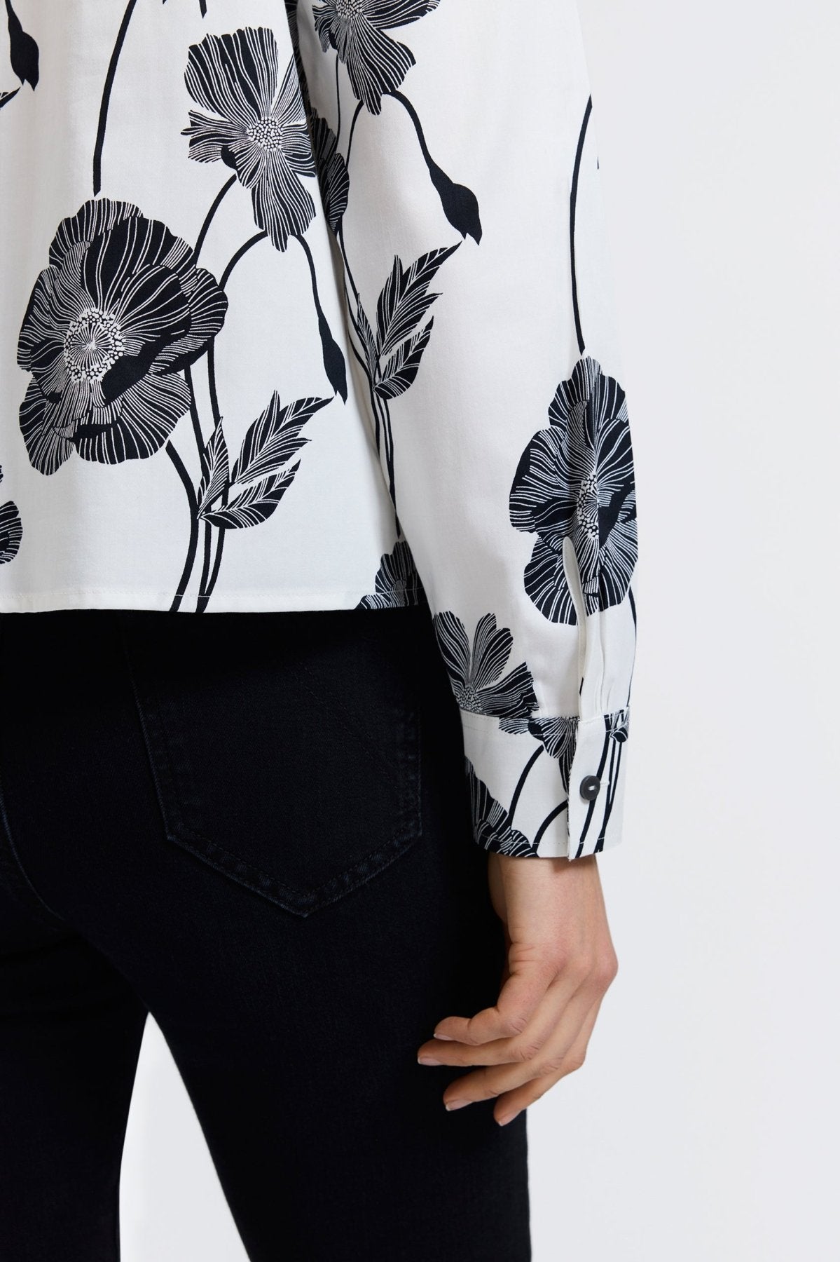 #color_light black poppy