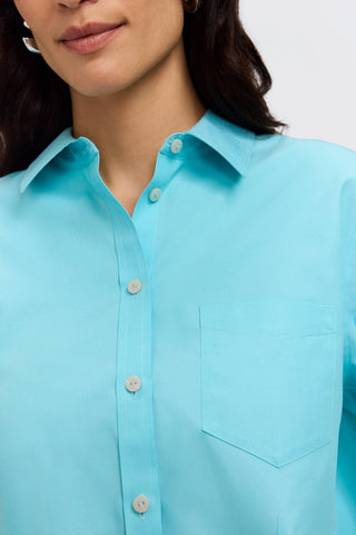 Close up view of the collar and chest pocket on the Boyfriend Pinpoint Non-Iron Tunic #color_capri