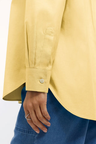 Close up of the sleeve and buttoned cuff of the Boyfriend Pinpoint Non-Iron Tunic #color_lemon