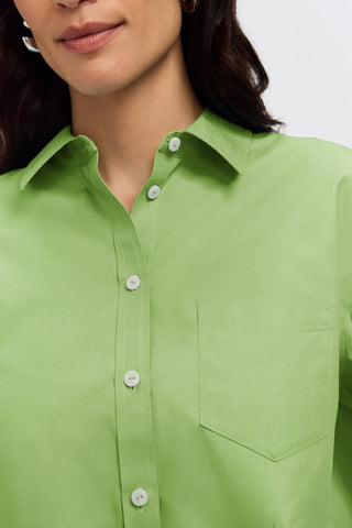 Close up of the collar and chest pocket of the Boyfriend Pinpoint Non-Iron Tunic #color_mojito