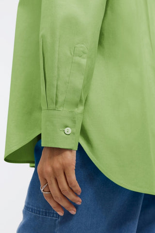 Close up of the sleeve and buttoned cuff of the Boyfriend Pinpoint Non-Iron Tunic #color_mojito