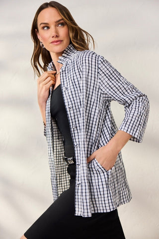 Side view of model wearing 3/4 sleeve crinkle shirt jacket unbuttoned with hand in pocket 