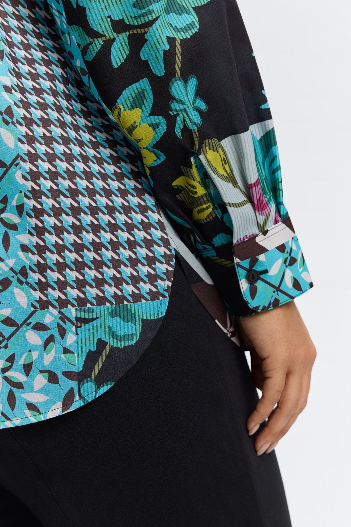 Agnes Plus Fall Conversational Long Sleeve Popover Shirt