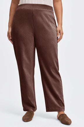 Chic and tailored, these chocolate Foxcroft no-iron pants offer wrinkle-free sophistication and ease.
