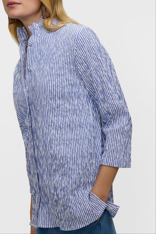 #color_white/blue crinkle jacquard