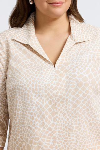 Agnes Plus Linen Giraffe 3/4 Sleeve Popover Shirt