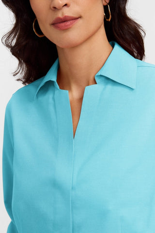 Open neckline view of the Taylor pinpoint 3/4 sleeve shirt in #color_capri