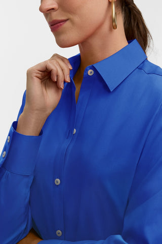 Angled close up on the collar and neckline of the Scarlett Plus Stretch Matte Sateen Long Sleeve Shirt