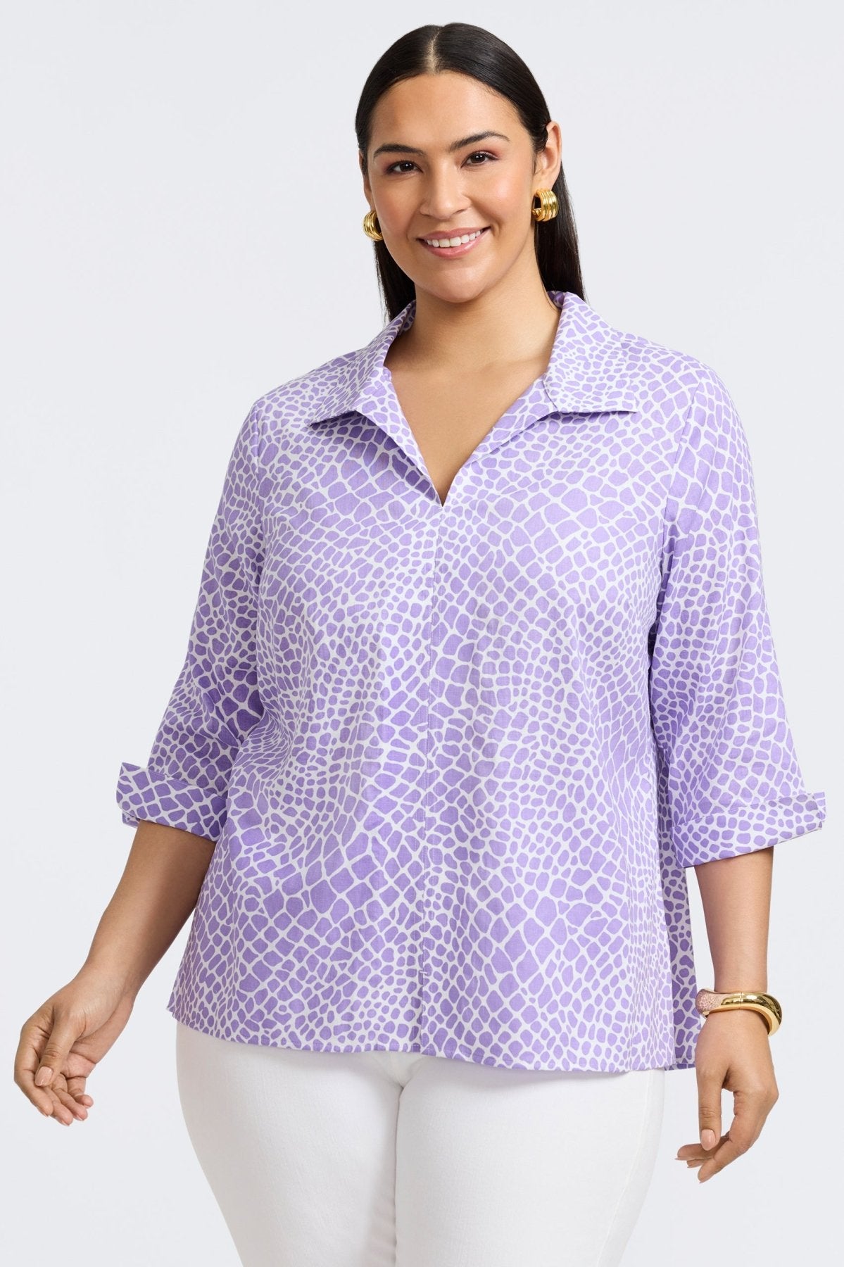 Woman wearing Foxcroft Agnes linen blouse in giraffe amethyst print