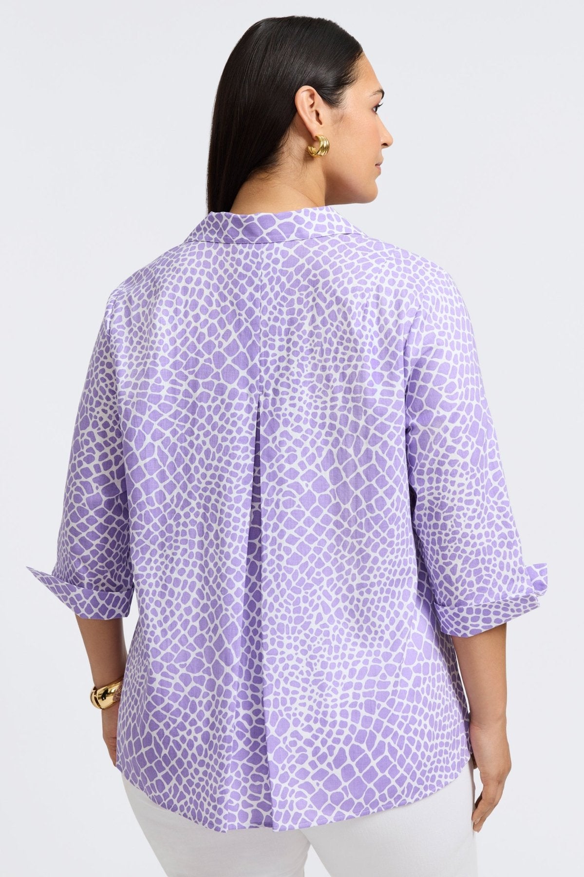 Woman wearing Foxcroft Agnes linen blouse in giraffe amethyst print