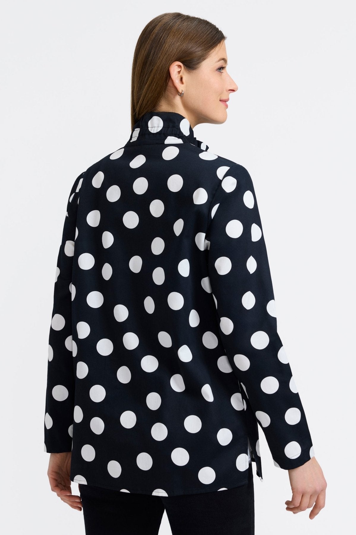 #color_black and white dot