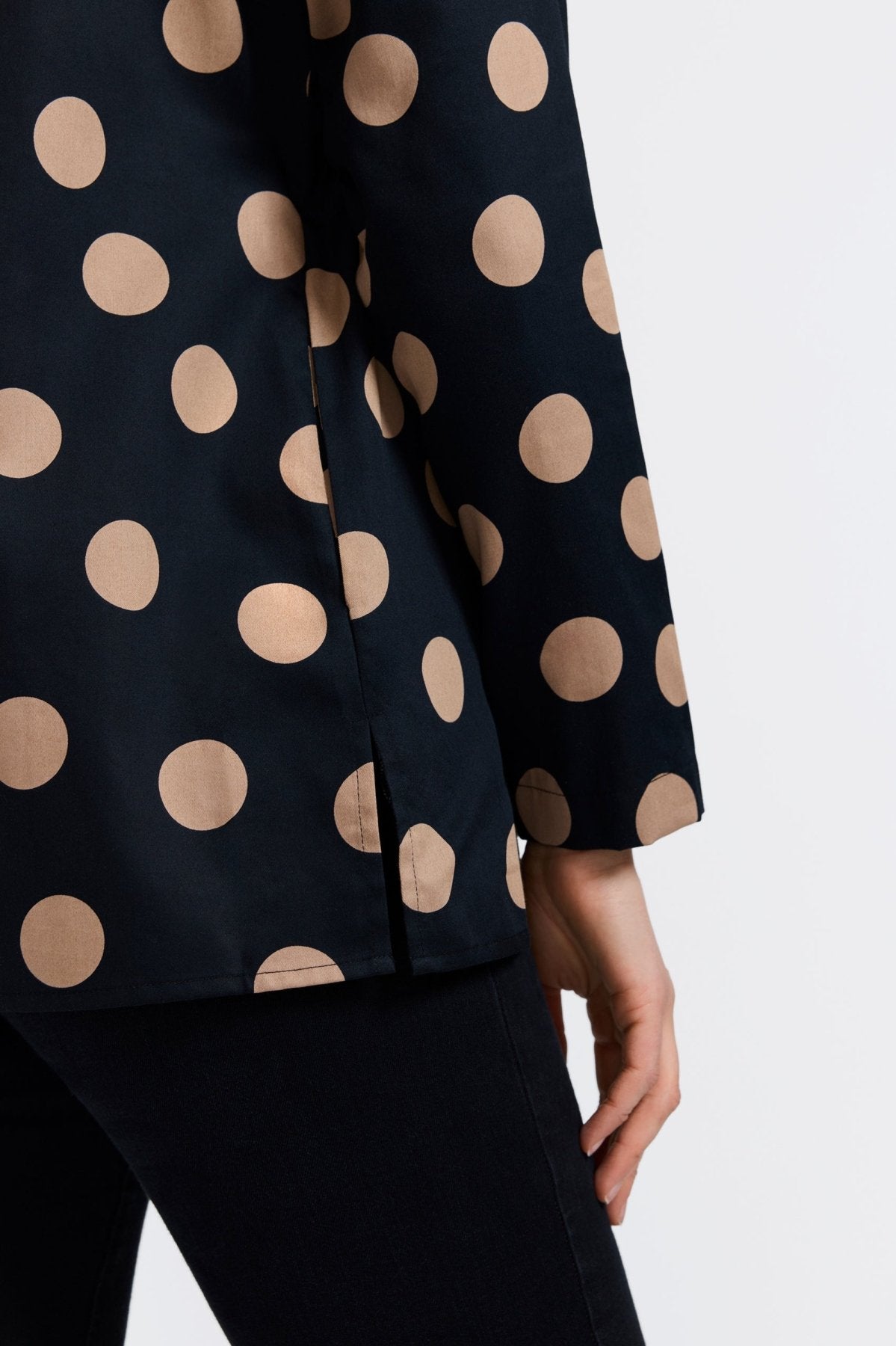 #color_black and almond dot