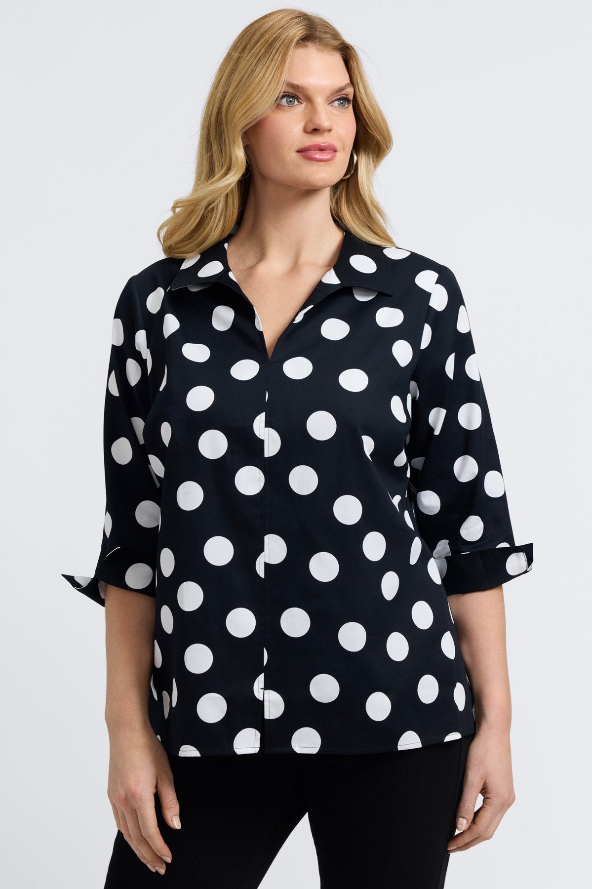 #color_black and white dot