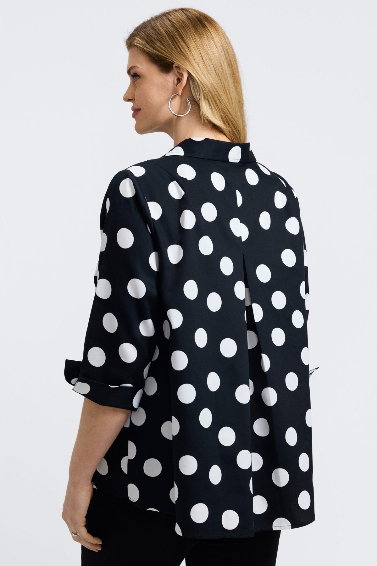 #color_black and white dot