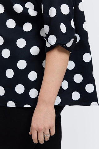 #color_black and white dot