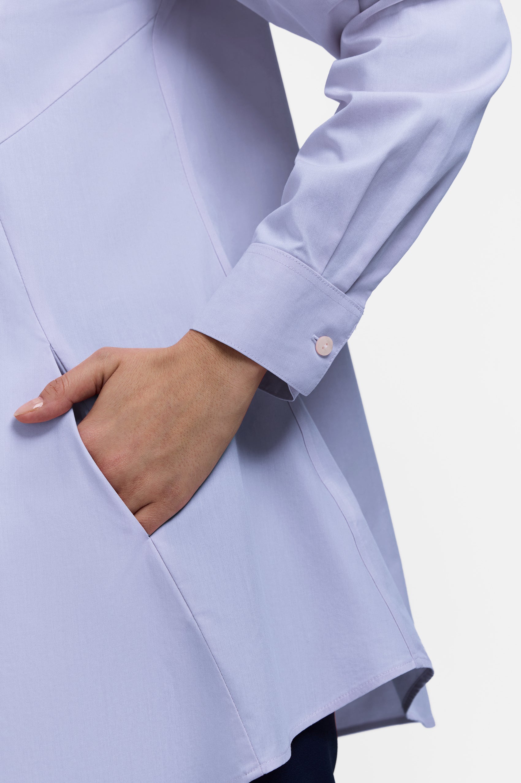 Zoomed in view of the angle seamed pocket and the buttoned cuff on the Cici No Iron Pinpoint Long Sleeve Tunic #color_blue wave