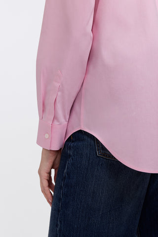 Back side close up view of the cuff of one side of the Boyfriend No Iron Pinpoint Long Sleeve Tunic #color_chambray pink