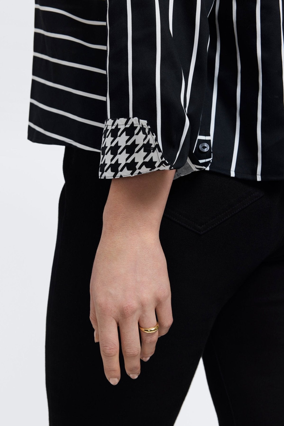 #color_black & white