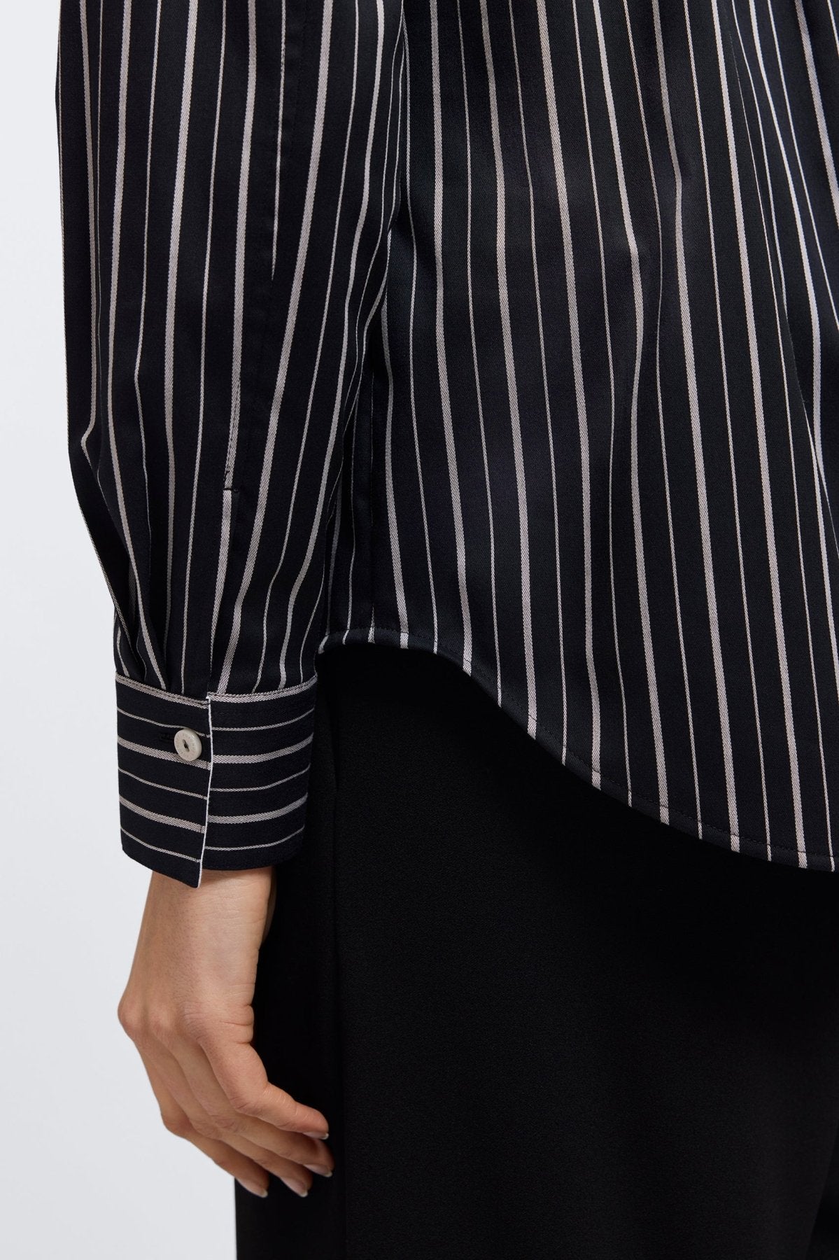 #color_black & white wide stripe