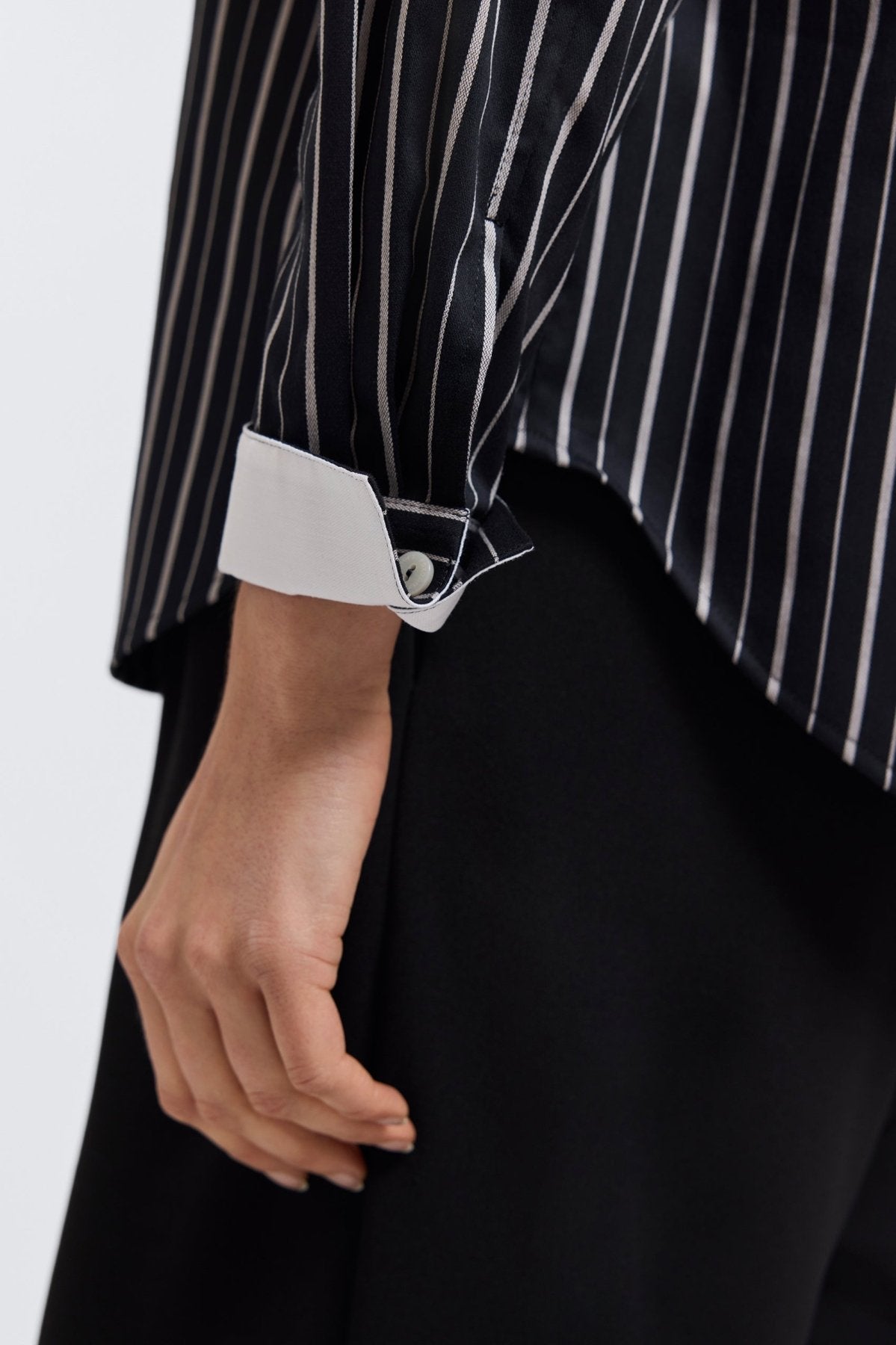 #color_black & white wide stripe